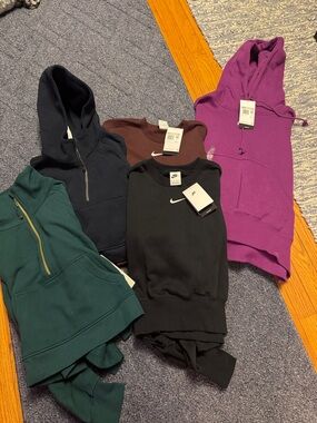 Nike/ Lulu sweatshirt bundle